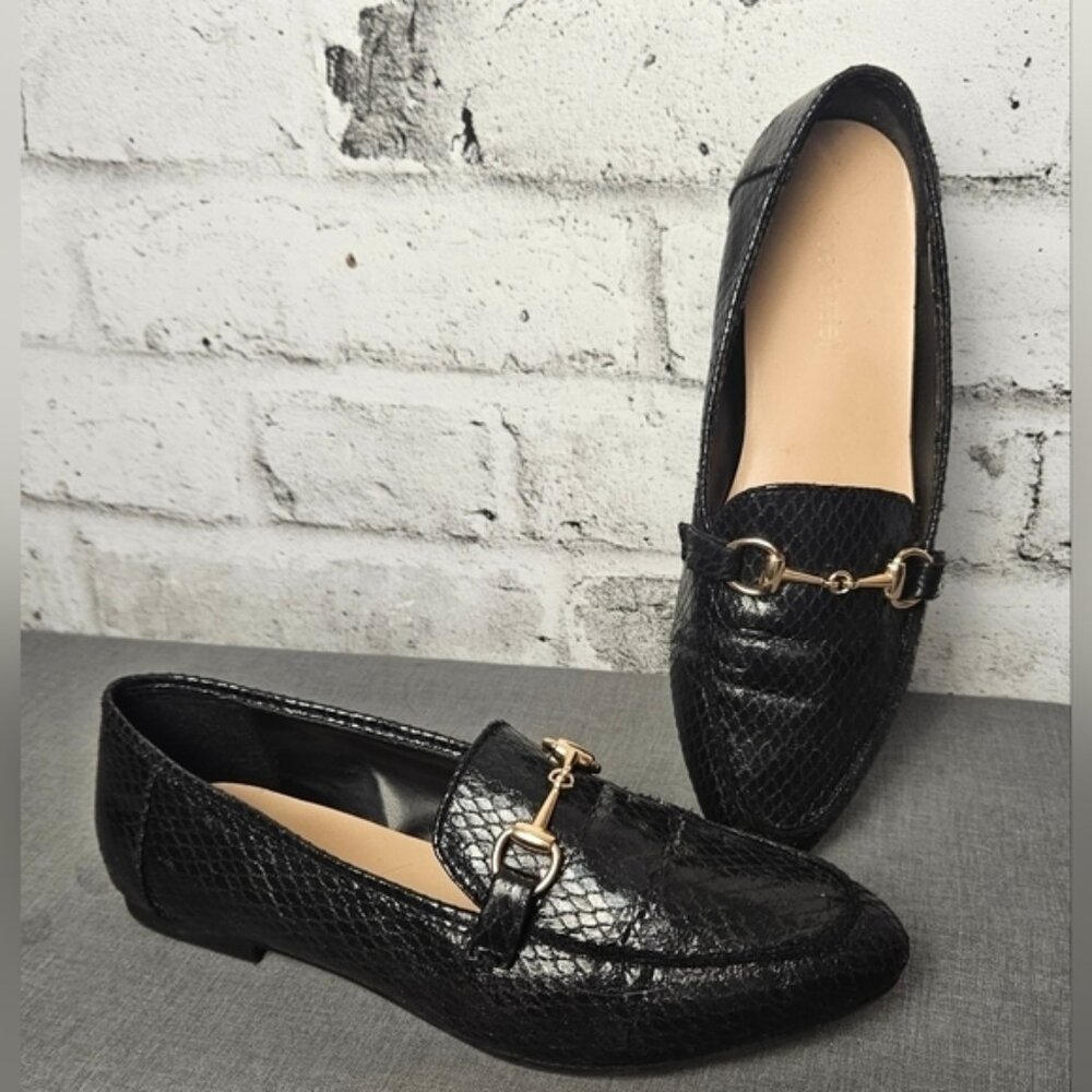 Chic Black Faux Snakeskin Loafers | Gold Bit Detail | Classic Size 8 Flats